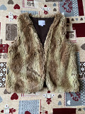 Меховая жилетка на 10-12 лет