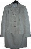 Костюм тройка (жакет+брюки+юбка) серого цвета новый из ткани полиэстр.