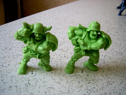 Фигурки воинов - 2 штуки