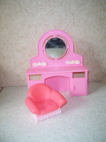 Столик туалетный кукольный с креслом