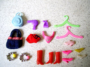 Обувь,украшения,одежда , бытовые приборы для кукол