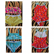 Купальники на 2.5-4г в отличном состоянии-3шт