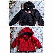 Толстовки с капюшоном черная и красная на 4-5лет (р.104-110), б.у