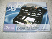 Набор маникюрный состоит из 18 предметов в чехле