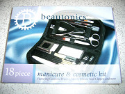 Набор маникюрный состоит из 18 предметов в чехле