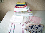 Салфетки сервировочные и комплекты с салфетками