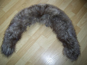 Воротник - мех натуральный (песец) длина - 125 см